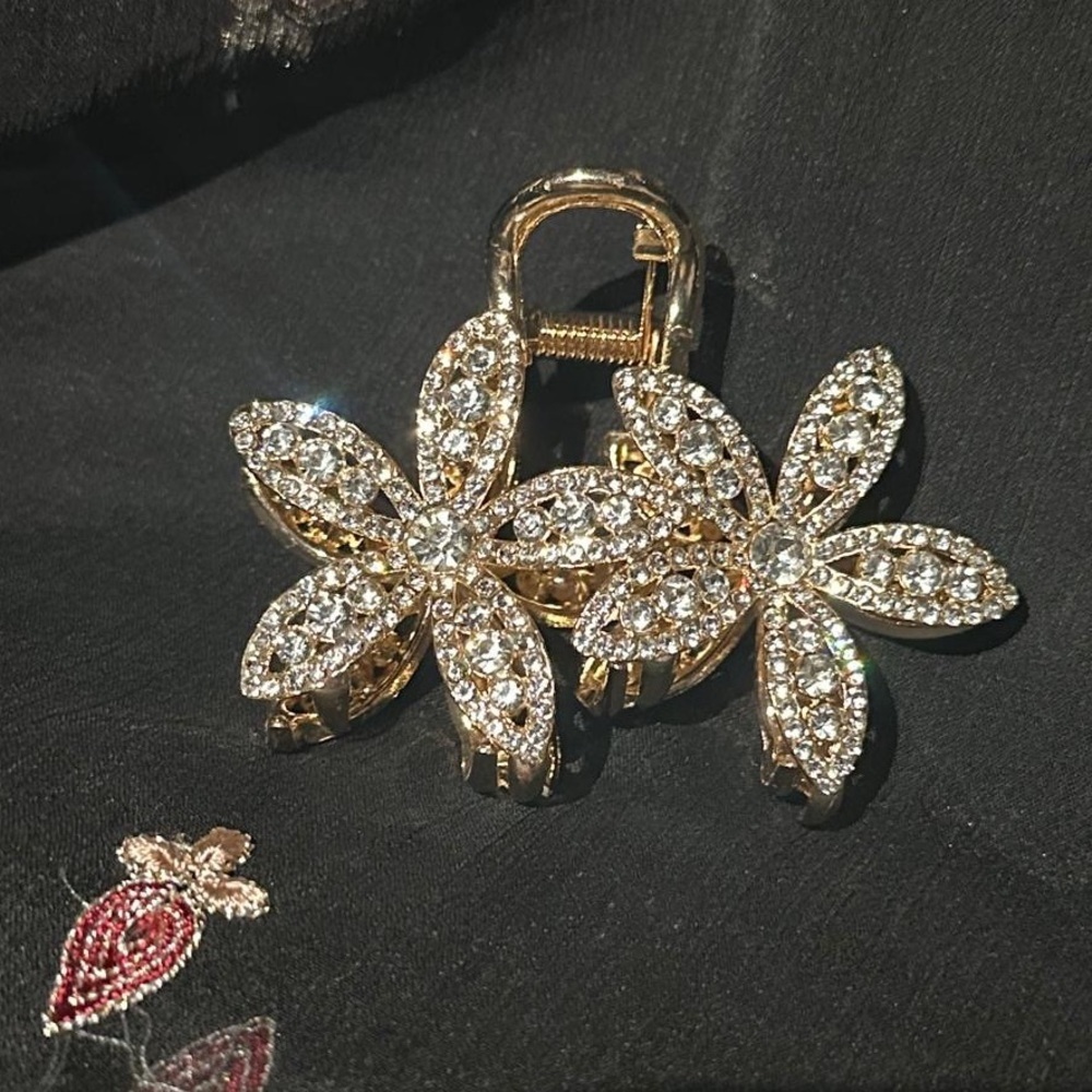 New! Gold and Silver Floral hair clip - Picture 3 of 3